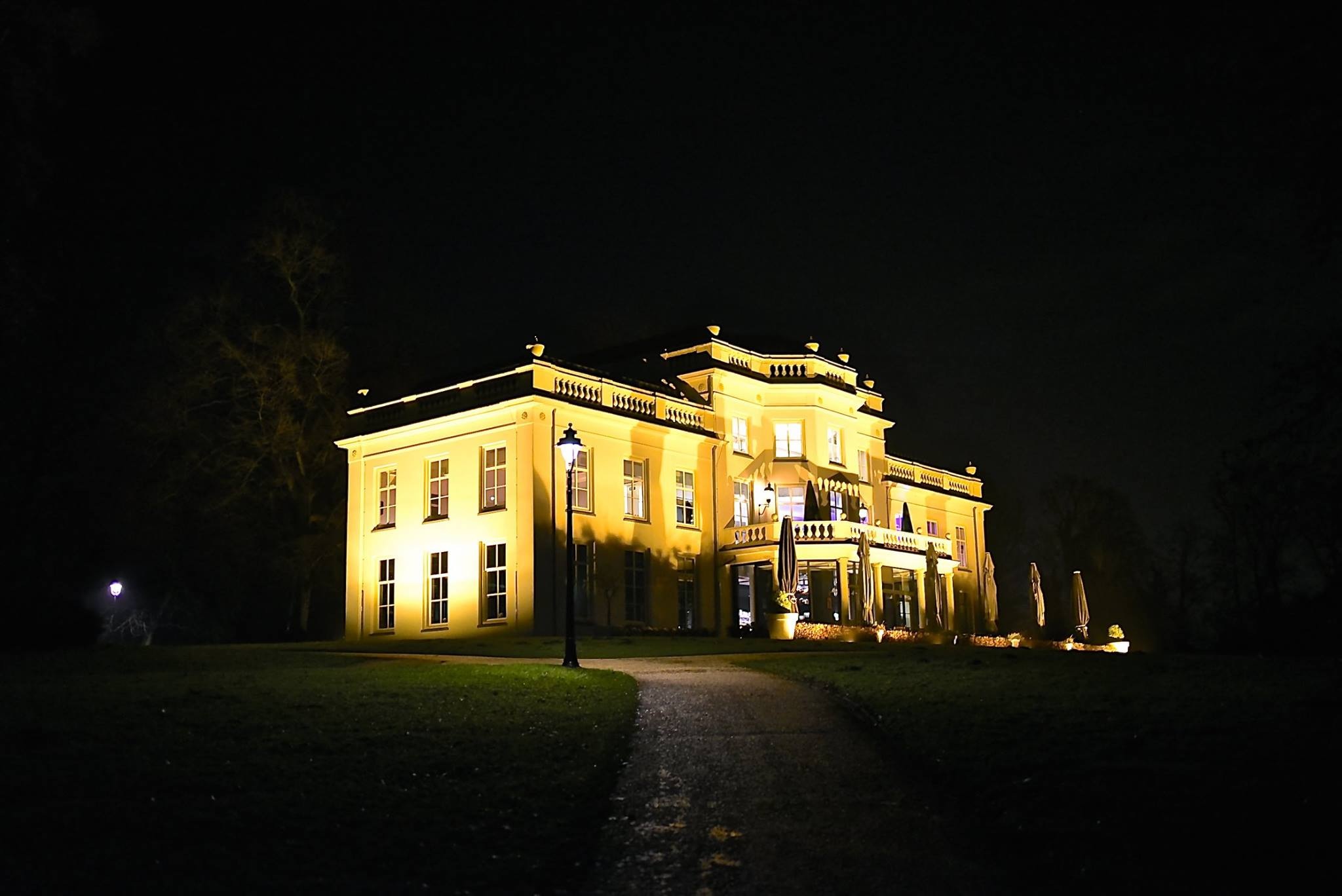 donker buitenaanzicht stadsvilla sonsbeek